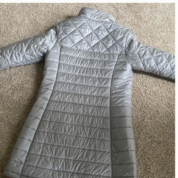 Patagonia Women's Radalie Silver/Grey Puffer Parka Coat - Picture 5 of 8